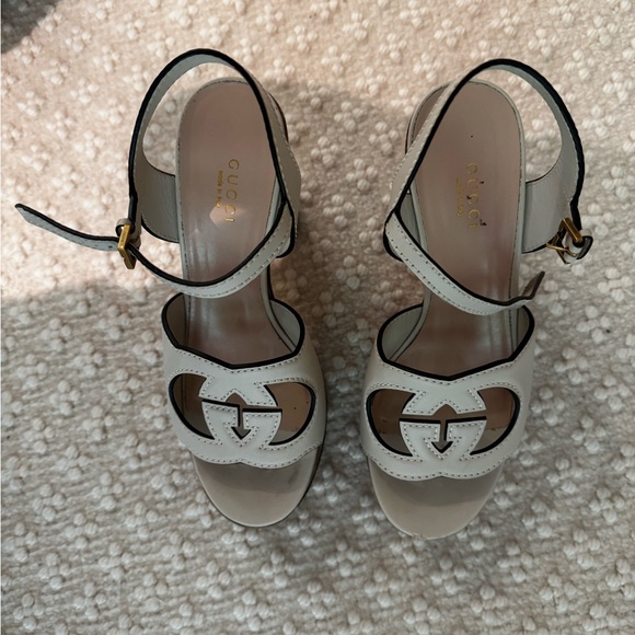 Gucci White Leather Platform Sandals Size 37.